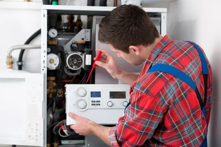 miami-gardens-plumber-repairing-water-heater
