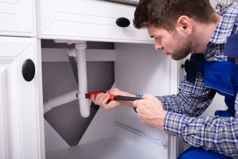 plumber-in-aventura-fl-repairing-the-plumbing-in-a-residential-property
